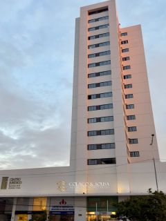 SALA COMERCIAL A VENDA NO CENTRO JURÍDICO RONALDO CUNHA LIMA 29,70mt IDEAL PARA ESCRITÓRIOS,CONSULTÓRIOS OU EMPRESAS QUE NECESSITAM DE SEGURANÇA E BOA LOCALIZAÇÃO.ANDAR ALTO.
