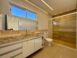 CASA PARA LOCAÇÃO NO ALPHAVILLE CAMPINA GRANDE 03 SUITES / 01 COM BANHEIRA DE HIDROMASSAGEM