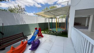 APARTAMENTO DE 2 QUARTOS À VENDA NO CATOLÉ COM VARANDA.