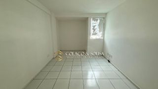 APARTAMENTO DE 2 QUARTOS À VENDA NO CATOLÉ COM VARANDA.