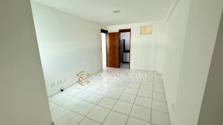 APARTAMENTO DE 2 QUARTOS À VENDA NO CATOLÉ COM VARANDA.