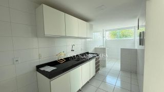 APARTAMENTO DE 2 QUARTOS À VENDA NO CATOLÉ COM VARANDA.