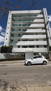 APARTAMENTO DE 2 QUARTOS À VENDA NO CATOLÉ COM VARANDA.