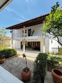 Casa Duplex de Luxo com 5 Suítes, Jardim Interno e Claraboia | 600 m² Construídos | Arquitetura Exclusiva