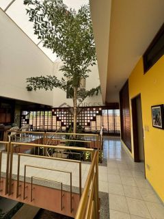 Casa Duplex de Luxo com 5 Suítes, Jardim Interno e Claraboia | 600 m² Construídos | Arquitetura Exclusiva