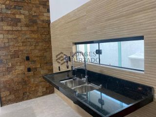 Casa de Alto Padrão à Venda no Bairro Uruguai, Zona Leste de Teresina – 3 Suítes, Piscina e Acabamento Sofisticado