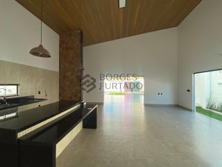 Casa de Alto Padrão à Venda no Bairro Uruguai, Zona Leste de Teresina – 187 m², 3 Suítes, Piscina e Acabamento de Luxo