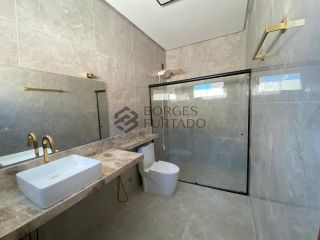 Casa de Alto Padrão à Venda no Bairro Uruguai, Zona Leste de Teresina – 187 m², 3 Suítes, Piscina e Acabamento de Luxo