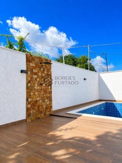 Casa de Alto Padrão à Venda no Bairro Uruguai, Zona Leste de Teresina – 187 m², 3 Suítes, Piscina e Acabamento de Luxo