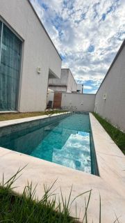 Casa Térrea de Alto Padrão à Venda no Terras Alphaville Teresina com Piscina