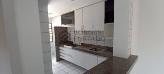 Apartamento à Venda com 3 Quartos e 2 Suítes em Condomínio Fechado