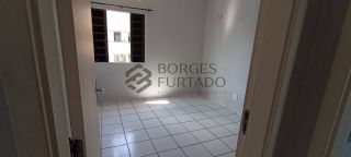 Apartamento à Venda com 3 Quartos e 2 Suítes em Condomínio Fechado