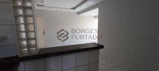 Apartamento à Venda com 3 Quartos e 2 Suítes em Condomínio Fechado