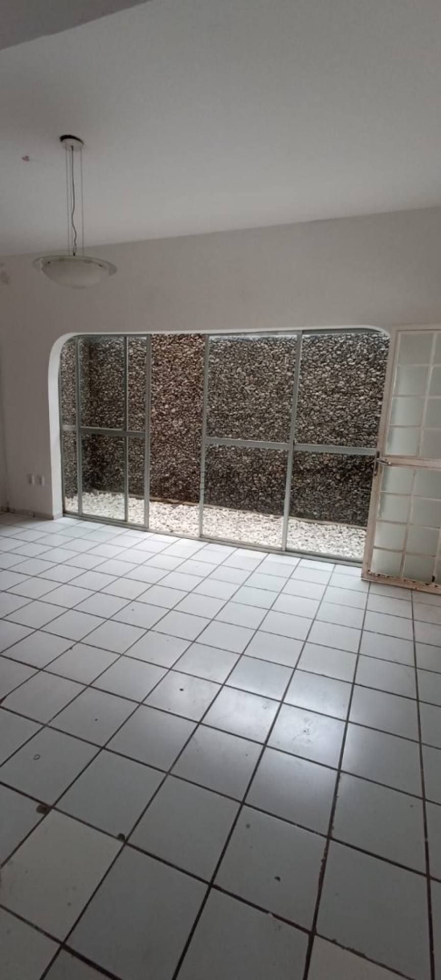 Casa de Alto Padrão com Piscina, Suítes e Espaço Gourmet à Venda