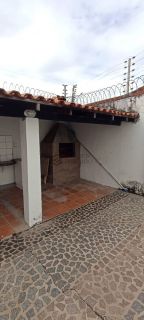 Casa de Alto Padrão com Piscina, Suítes e Espaço Gourmet à Venda