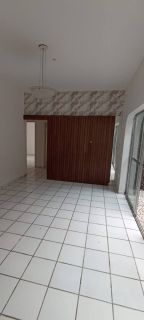 Casa de Alto Padrão com Piscina, Suítes e Espaço Gourmet à Venda