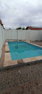 Casa de Alto Padrão com Piscina, Suítes e Espaço Gourmet à Venda