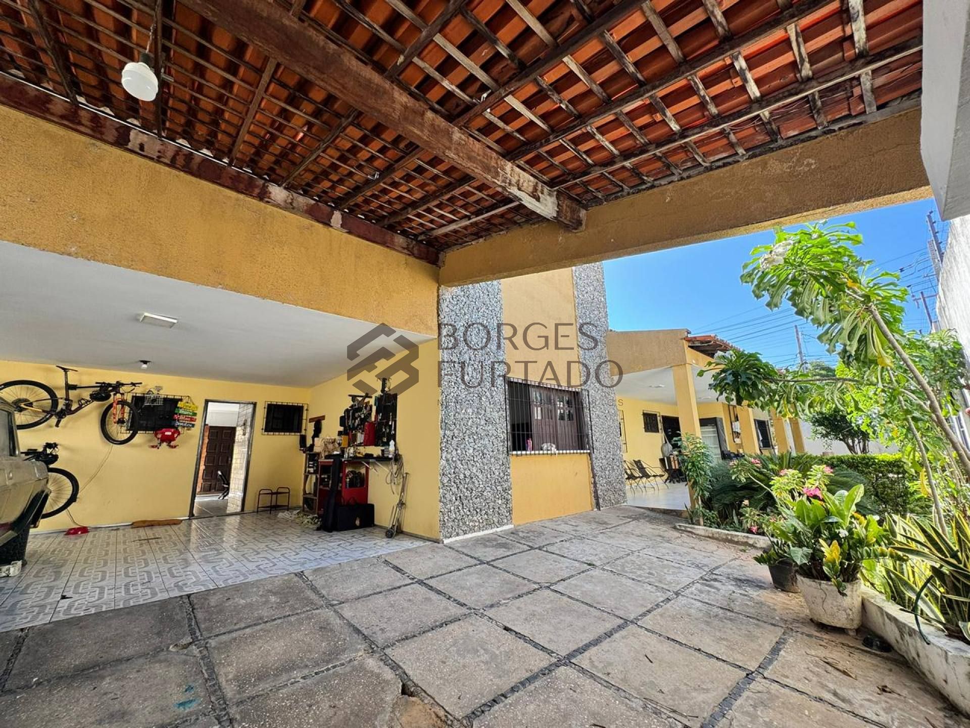 Casa Para Alugar com 5 quartos 3 suítes no bairro ININGA em Teresina