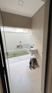 Casa de Condomínio Para Vender com 3 quartos 3 suítes no bairro NOVO URUGUAI em Teresina