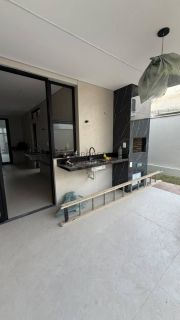 Casa de Condomínio Para Vender com 3 quartos 3 suítes no bairro NOVO URUGUAI em Teresina