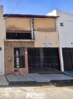 VENDE-SE CASA ONDE FUNCIONAVA UM RESTAURANTE