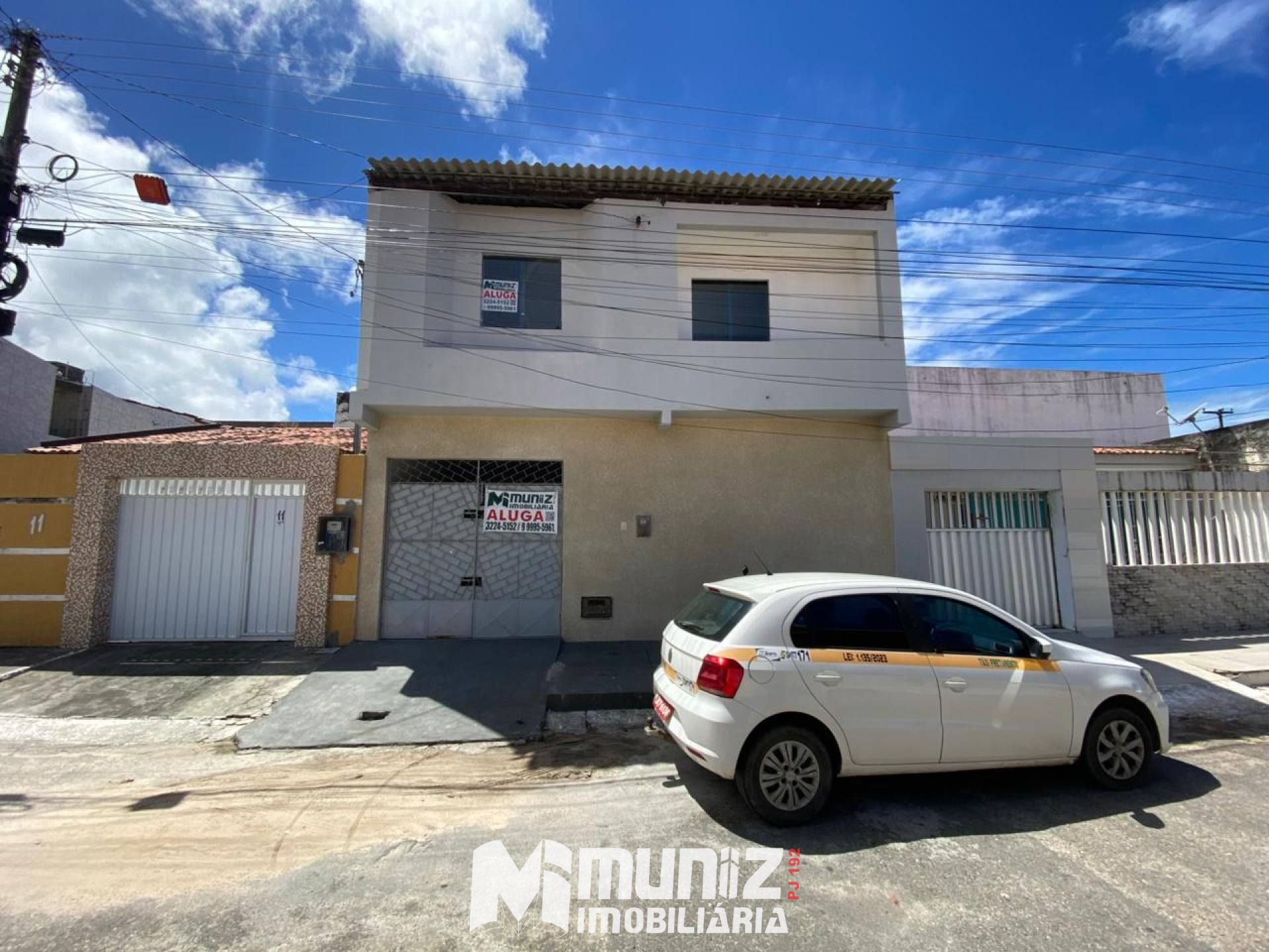 ALUGA- SE CASA COM 2 PAVIMENTOS NA BARRA DOS COQUEIROS