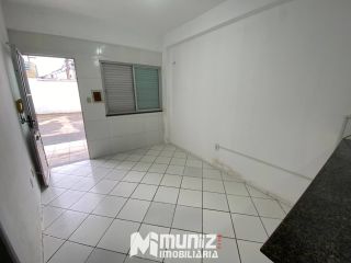 ALUGA-SE APARTAMENTO NA RUA ANTÔNIO VIEIRA DE MENEZES