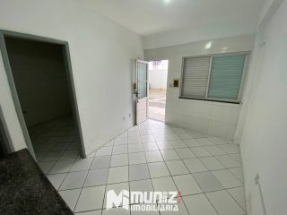 ALUGA-SE APARTAMENTO NA RUA ANTÔNIO VIEIRA DE MENEZES