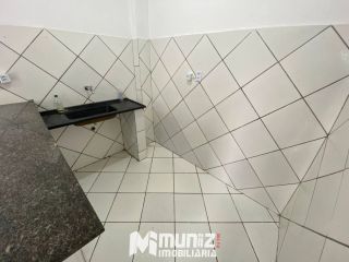 ALUGA-SE APARTAMENTO NA RUA ANTÔNIO VIEIRA DE MENEZES