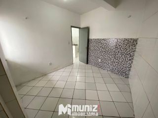 ALUGA-SE APARTAMENTO NA RUA ANTÔNIO VIEIRA DE MENEZES