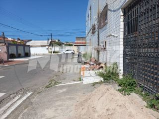 ALUGA-SE CASA NO JABOTIANA