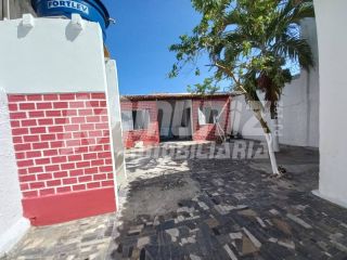 ALUGA-SE CASA NO JABOTIANA