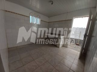 ALUGA-SE CASA NO JABOTIANA