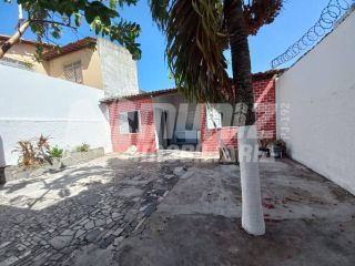 ALUGA-SE CASA NO JABOTIANA