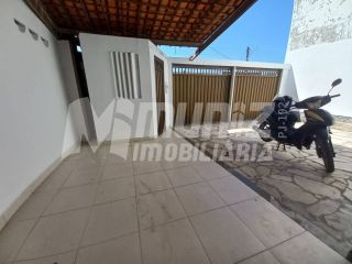 ALUGA-SE CASA NO JABOTIANA