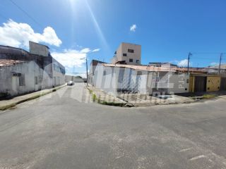CASA NA RUA CORONEL FAUSTO ALVES