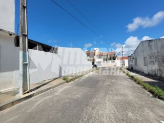 CASA NA RUA CORONEL FAUSTO ALVES