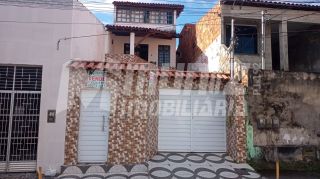 VENDE-SE CASA RUA SENADOR ROLLEMBERG