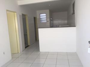 ALUGA-SE APARTAMENTO NA AV. OCEÂNICA