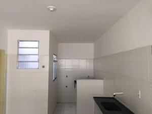 ALUGA-SE APARTAMENTO NA AV. OCEÂNICA