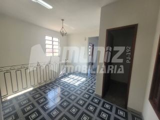 ALUGA-SE CASA NA P/SUPERIOR DA RUA ARNALDO DANTAS