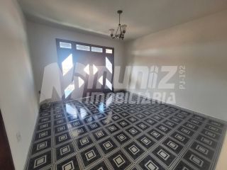 ALUGA-SE CASA NA P/SUPERIOR DA RUA ARNALDO DANTAS