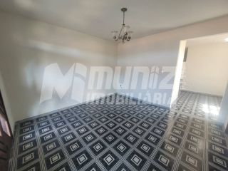 ALUGA-SE CASA NA P/SUPERIOR DA RUA ARNALDO DANTAS