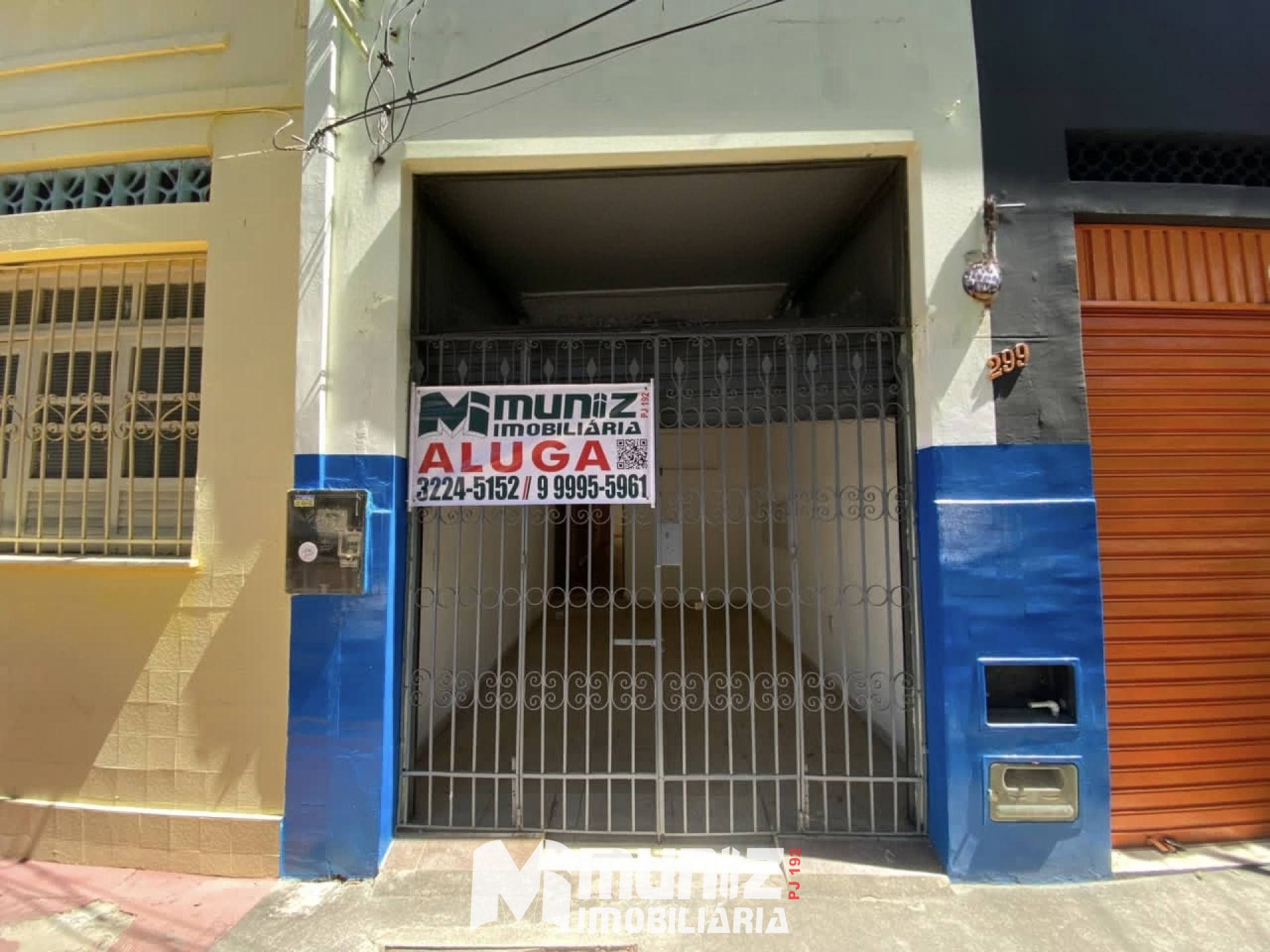 OPORTUNIDADE EXCELENTE: ALUGA-SE CASA NA PRAÇA OLIMPIO CAMPOS