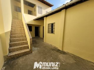 OPORTUNIDADE EXCELENTE: ALUGA-SE CASA NA PRAÇA OLIMPIO CAMPOS