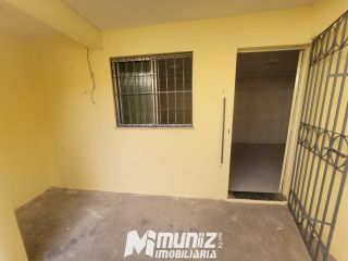 OPORTUNIDADE EXCELENTE: ALUGA-SE CASA NA PRAÇA OLIMPIO CAMPOS
