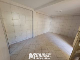 OPORTUNIDADE EXCELENTE: ALUGA-SE CASA NA PRAÇA OLIMPIO CAMPOS