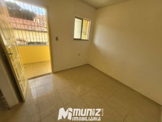 OPORTUNIDADE EXCELENTE: ALUGA-SE CASA NA PRAÇA OLIMPIO CAMPOS