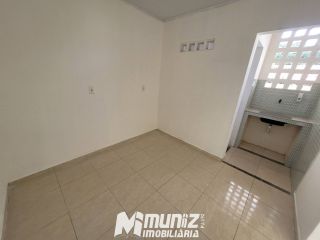 OPORTUNIDADE EXCELENTE: ALUGA-SE CASA NA PRAÇA OLIMPIO CAMPOS