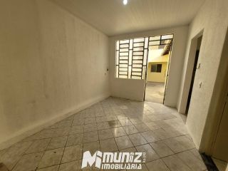 OPORTUNIDADE EXCELENTE: ALUGA-SE CASA NA PRAÇA OLIMPIO CAMPOS